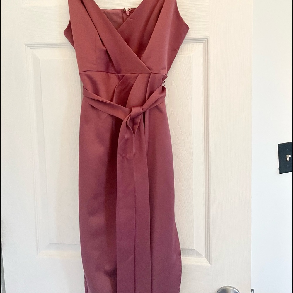 Lulu's Joice Mauve/Dusty Rose Satin Midi
Dress Size Small